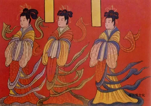 《列女古贤图》局部梳十字髻佩黄金头饰，身穿杂裾的女子。