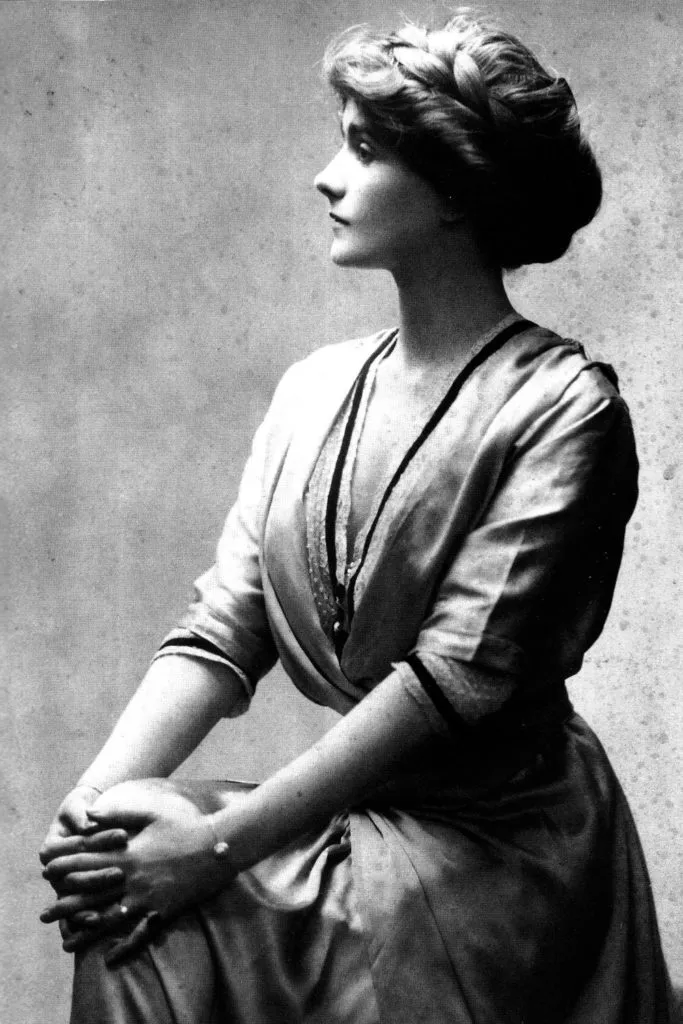 香奈儿（Coco chanel）传记-真正的美学时尚设计大师--肉体的解放者