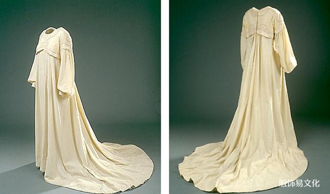 米白色连衣裙,采用羊毛面料制成,饰有丝绸贴花。 改革服装,1904 年